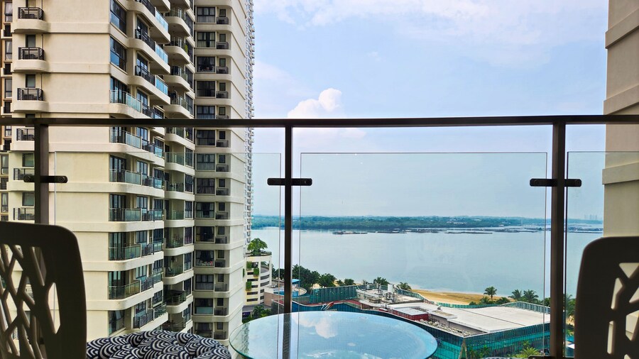 Country Garden Danga Bay by Widebed JB