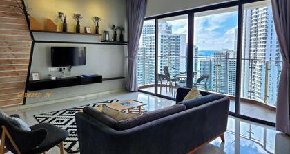 Country Garden Danga Bay by Widebed JB