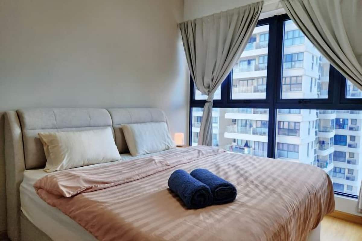 3 bilik tidur, langsir/tirai gelap terus, seterika/papan seterika