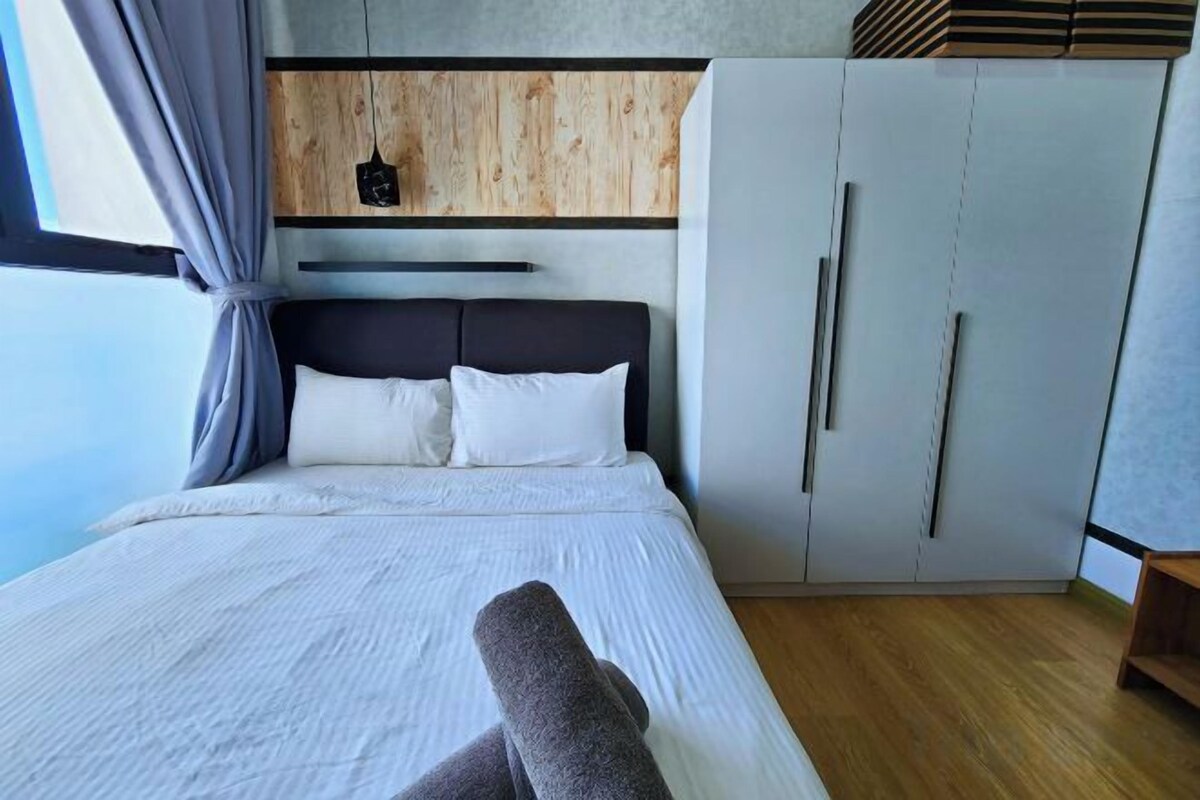 Cortinas opacas, tabla de planchar con plancha, wifi gratis