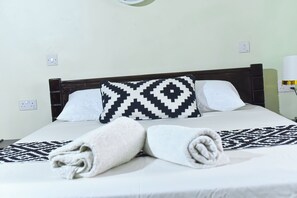 2 bedrooms, iron/ironing board, WiFi, bed sheets