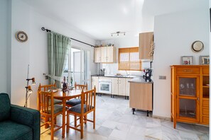 Fridge, microwave, oven, coffee/tea maker