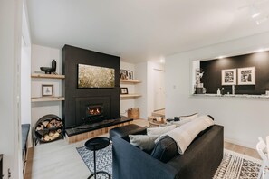 Fireplace - Snowater Condo #64 - Welcome to Pet Friendly Camp Kulshan (Deming)