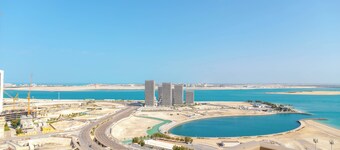 Bloomfields Modern 1BR in Reflection