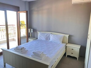 4 bedrooms, iron/ironing board, free WiFi - VILLA BORA-BORA (Kassandra)