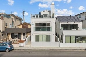 Exterior - Newport Beach 3 Bedroom Escape Home/Beach/RoofTop (Newport Beach)