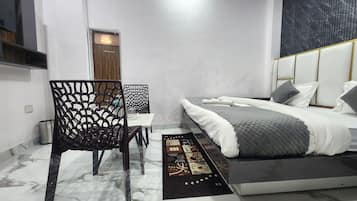 Hypo-allergenic bedding, desk, laptop workspace, free WiFi