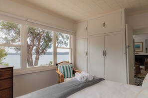 3 bedrooms, iron/ironing board, free WiFi, bed sheets - The Little Pearl - Front row at Beauty Bay (Break O'Day)