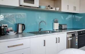 Coffee/tea maker, fridge, microwave, oven