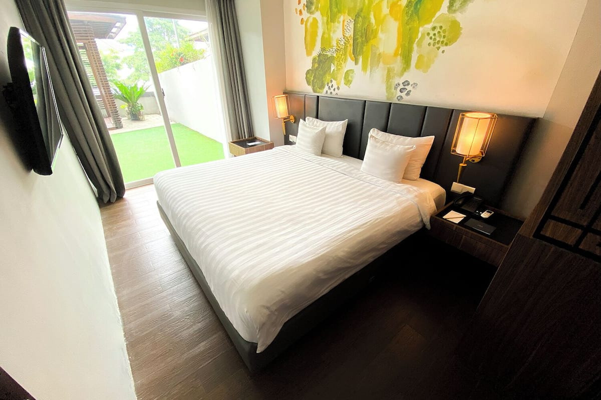 ห้องสวีท, ปลอดบุหรี่, ระเบียง | เครื่องนอนระดับพรีเมียม, โต๊ะทำงาน, ห้องเก็บเสียง