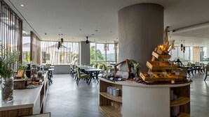 Daily buffet breakfast for a fee - Nemuru Grand Bhuvana Ciawi (Ciawi)