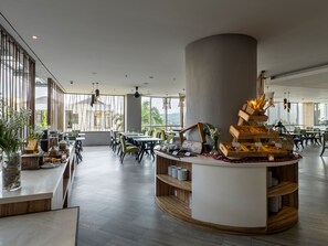 Petit déjeuner buffet compris tous les jours