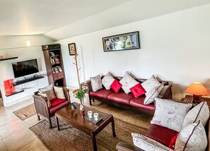 Living area - Manas Valley View bungalow  (Kodaikanal)