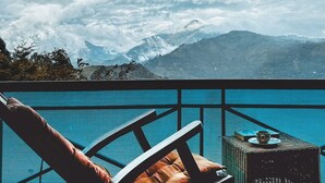 A balcony with a view of mountains and a pool. - Manas Valley View bungalow  (Kodaikanal)