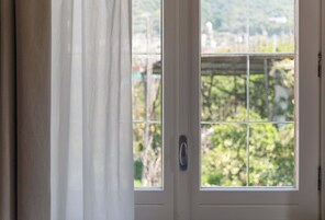 舒适三人房, 花园景观 | 客房内保险箱、遮光窗帘、隔音、熨斗/熨衣板