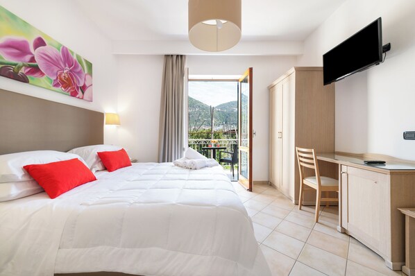 Deluxe Room, Balcony, Garden View | In-room safe, blackout drapes, soundproofing, iron/ironing board