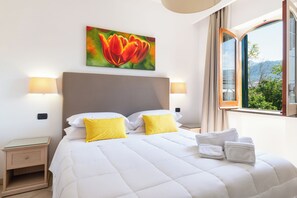 Phòng phong cách cổ điển, quang cảnh vườn | Két bảo mật tại phòng, màn/rèm cản sáng, phòng cách âm 