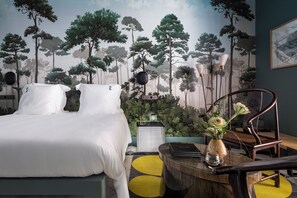 Deluxe tweepersoonskamer | Luxe beddengoed, Tempur Pedic-bedden, een minibar, een kluis op de kamer