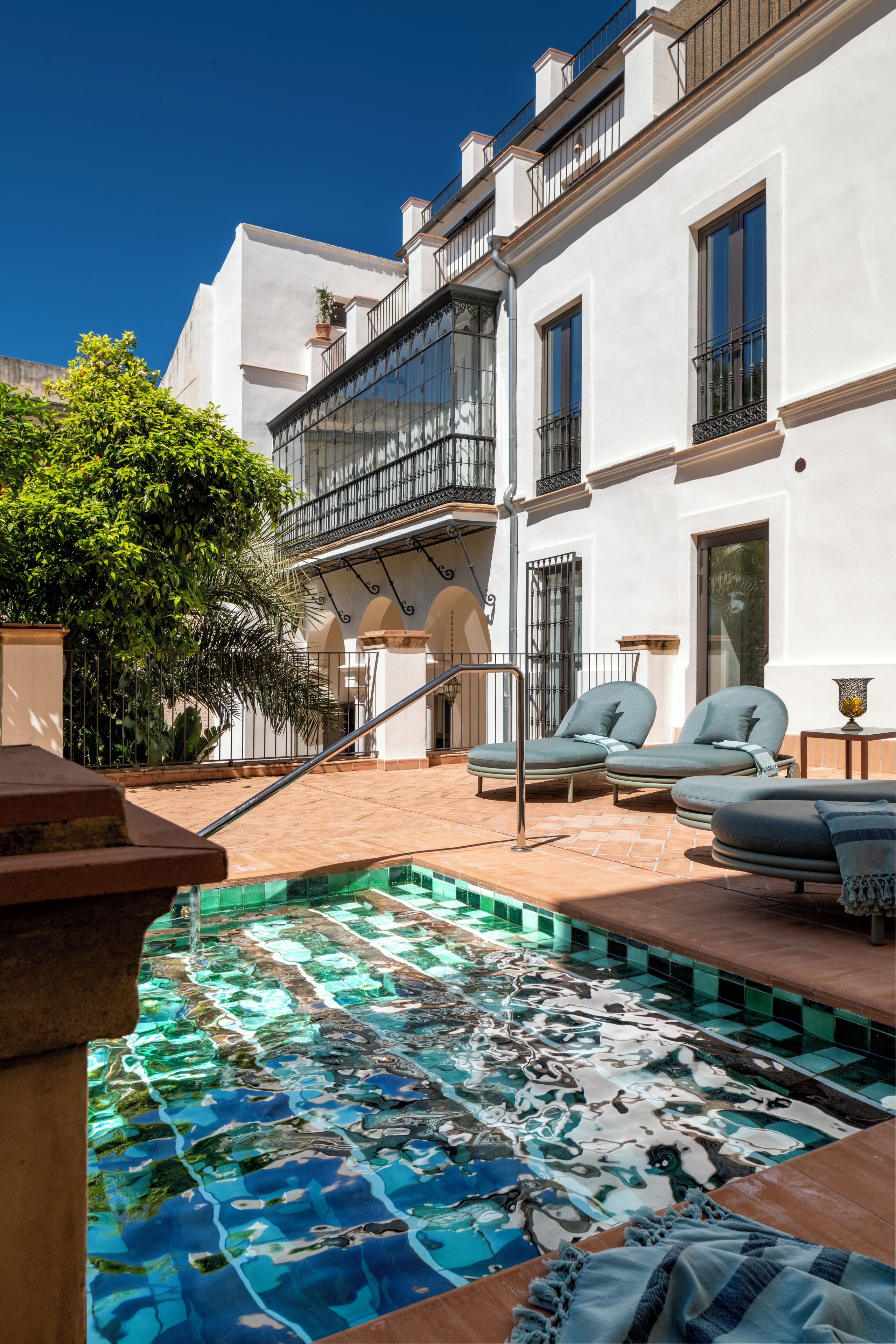 Outdoor pool, open 9:00 AM to 9:00 PM, pool loungers