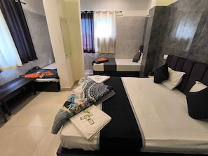Deluxe Quadruple Room | Free WiFi - Hotel Goyal Palace (Agra)