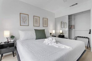 5 bedrooms, iron/ironing board, WiFi, bed sheets