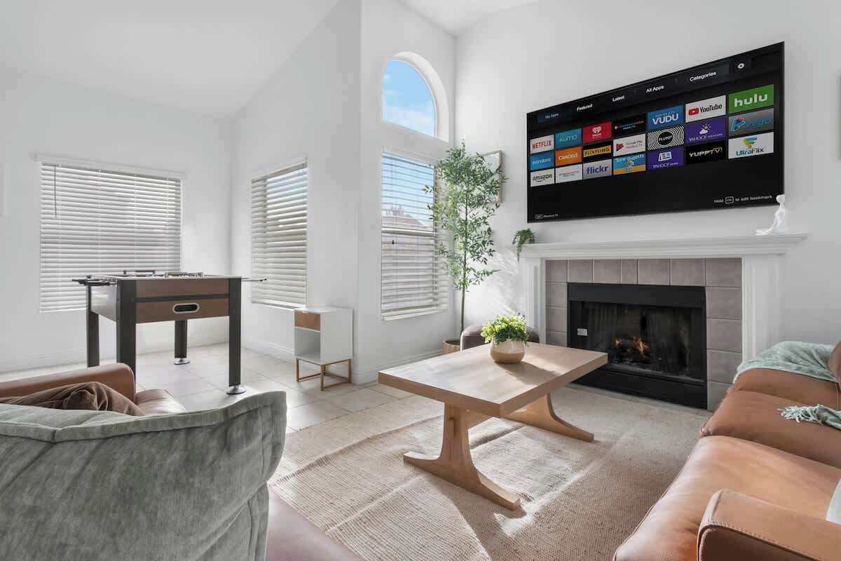 Televisión y oficina 