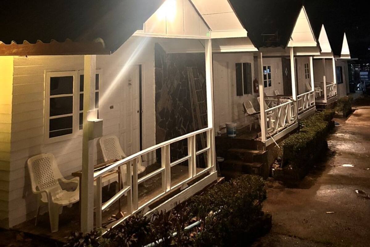Basic Bungalow | Blackout drapes, WiFi (free), bed sheets