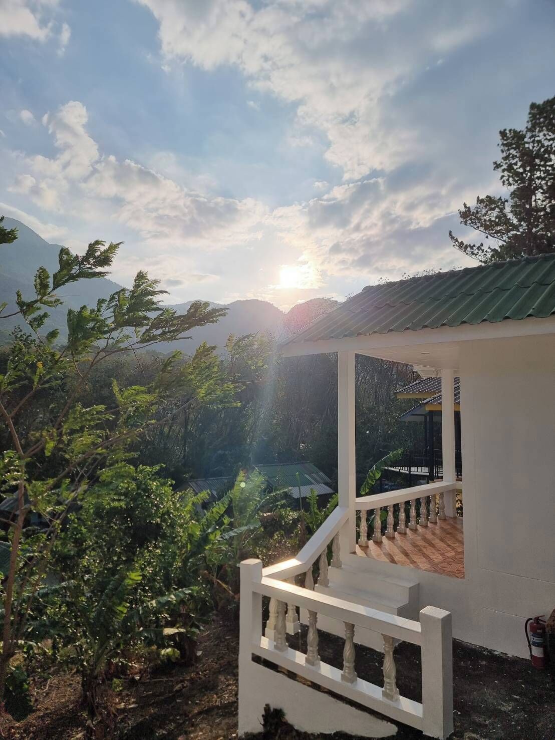 高级双人房 | 遮光窗帘、免费 WiFi、床单