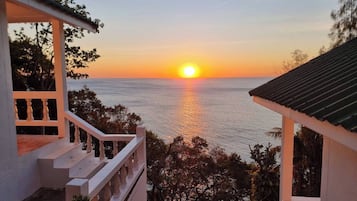 Vista frontal de la propiedad