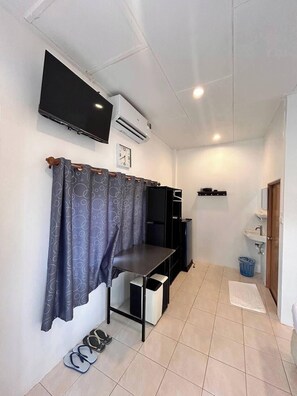 Deluxe Double Room | 1 bedroom, blackout drapes, free WiFi, bed sheets