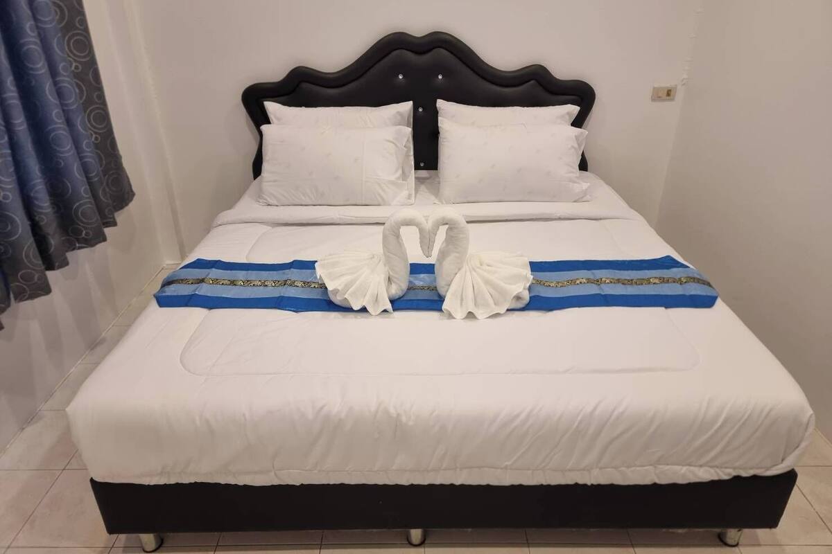 Standard Double Room | Blackout drapes, WiFi (free), bed sheets