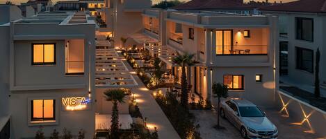 Vista frontal de la propiedad