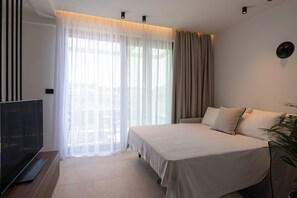 Duplex Suite | Wohnbereich | 50-Zoll-Smart-TV mit Satellitenempfang, Netflix, Streaming-Dienste