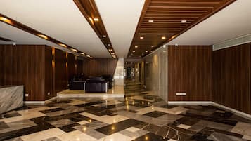 Basic Apartment | Lobby