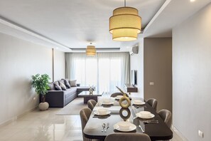 Basic Apartment | Dining - Xuru Stays I Ocean Blue - 5 Min to Airoprt (Cairo)
