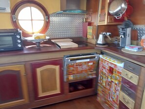 Kühlschrank, Ofen, Herdplatte, Geschirrspüler