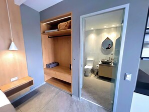 Ducha, artículos de higiene personal ecológicos y secador de pelo