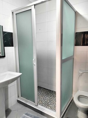 タオル、石鹸、トイレットペーパー