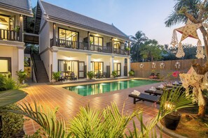 Outdoor pool - Vang Luang Hotel (Luang Prabang)