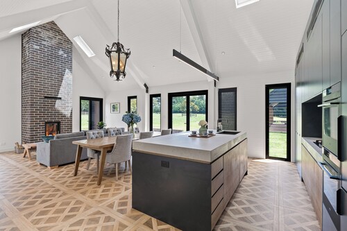 The Mist, Luxury Farm Retreat w/ Fireplace & Workspace | Southern Highlands