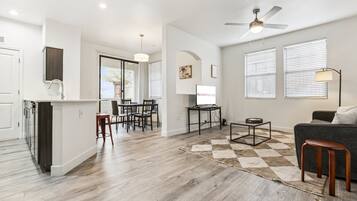 Een televisie en een kantoor