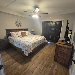 2 bedrooms, desk, iron/ironing board, free WiFi