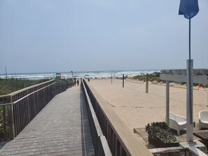 Beach nearby, sun loungers, beach towels