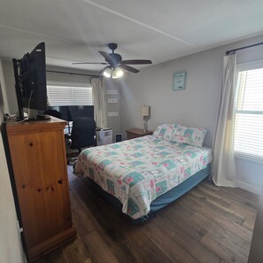 2 bedrooms, desk, iron/ironing board, free WiFi