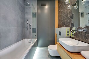 Appartement Supérieur, balcon, vue ville | Salle de bain