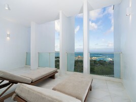 Habitación cuádruple exclusiva, bañera, vistas al mar | Balcón