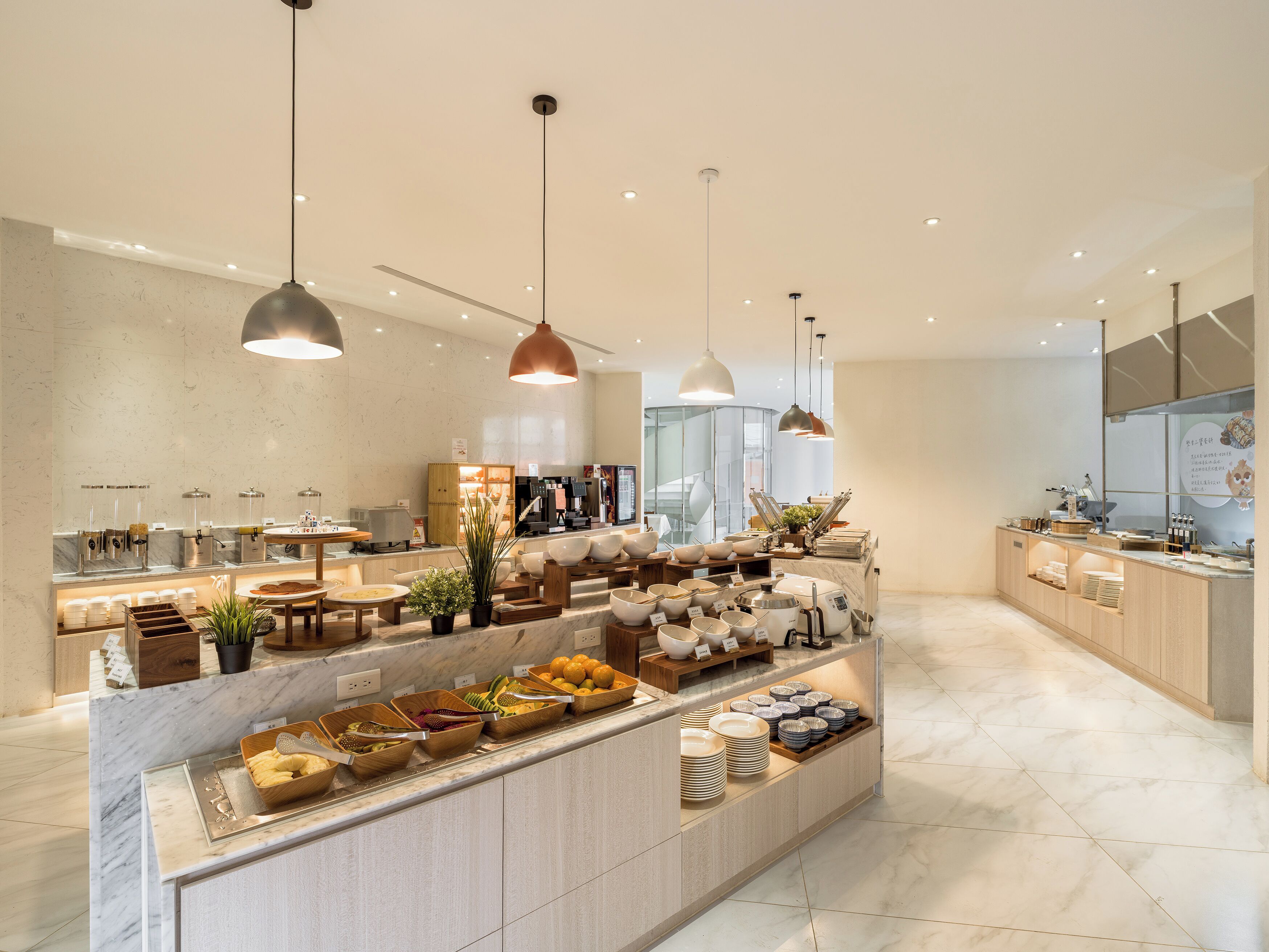 Daily buffet breakfast (TWD 550 per person)