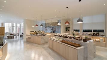 Daily buffet breakfast (TWD 550 per person)