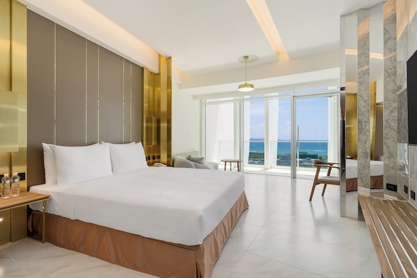 Free minibar, desk, blackout curtains, soundproofing