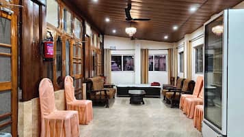 Family Double Room | Living area